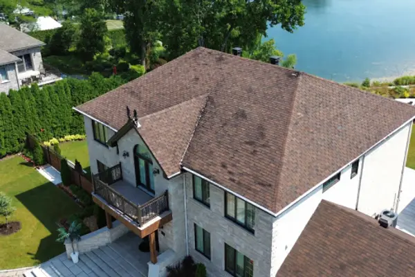 Avant — toit en asphalte