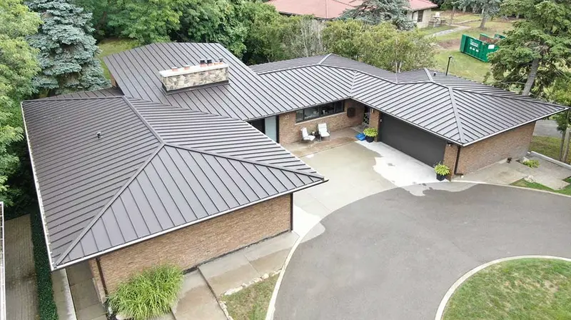 Toiture à joints debout — étanchéité maximale